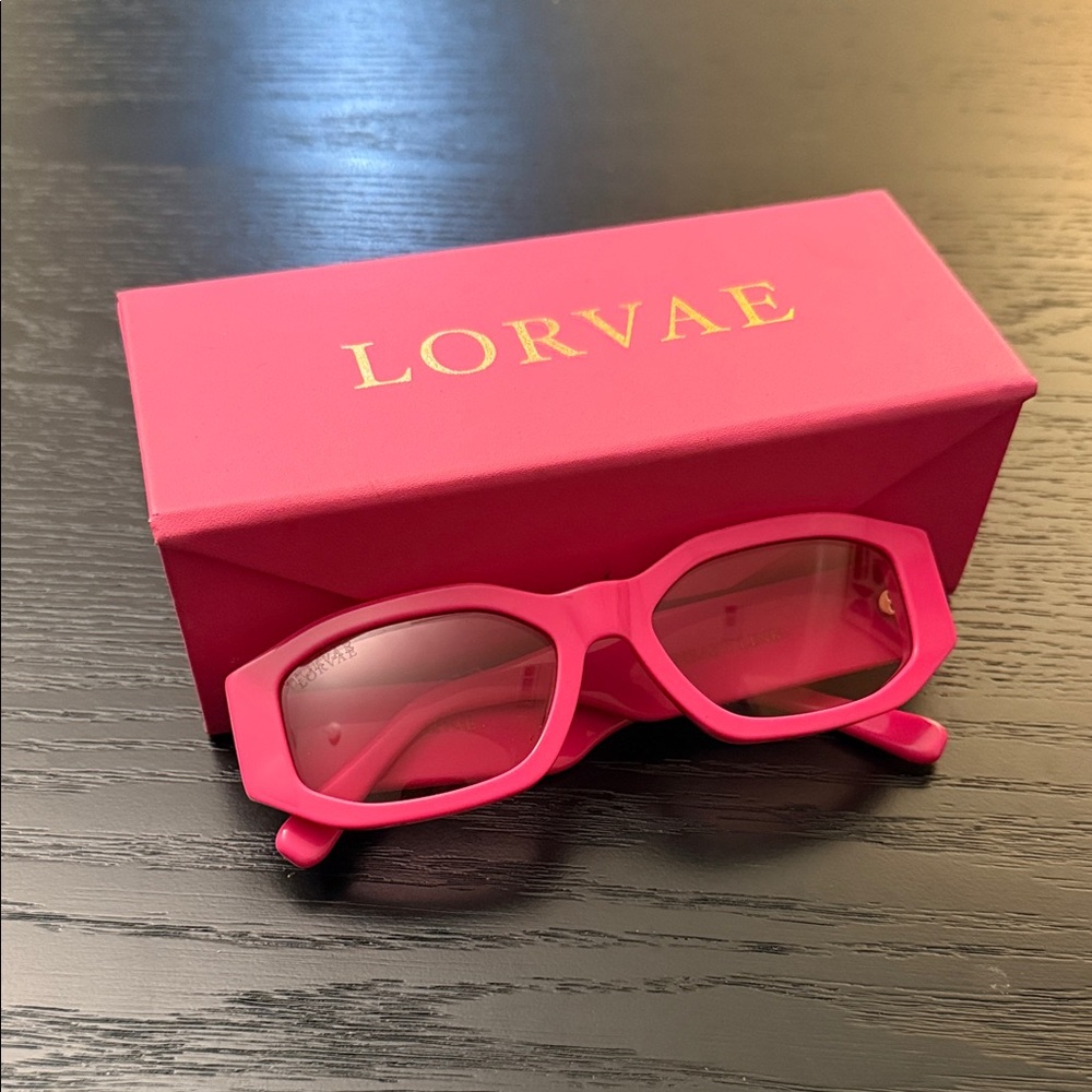 Lorvae Pink Sunglasses